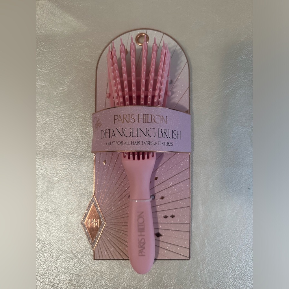 NWT Paris Hilton 🎀💕 Detangling Brush for all hair types in pink